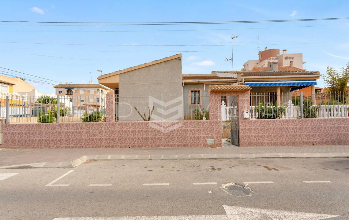 Sale - Single family house - Nueva Torrevieja - Torrevieja