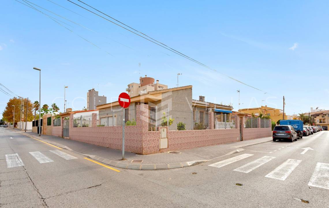 Venta - Chalet - Nueva Torrevieja - Torrevieja