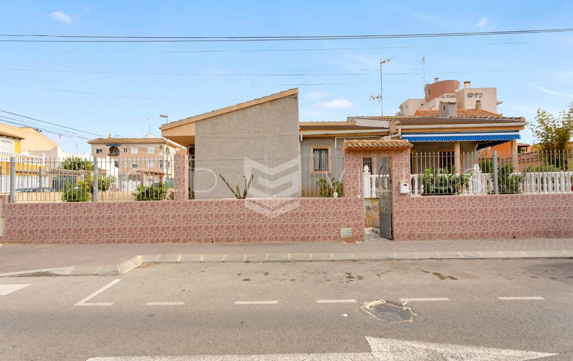 Venta - Chalet - Nueva Torrevieja - Torrevieja