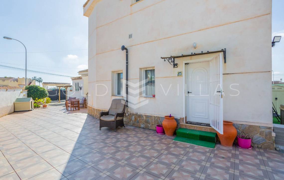 Sale - House with land - El chaparral - Torrevieja